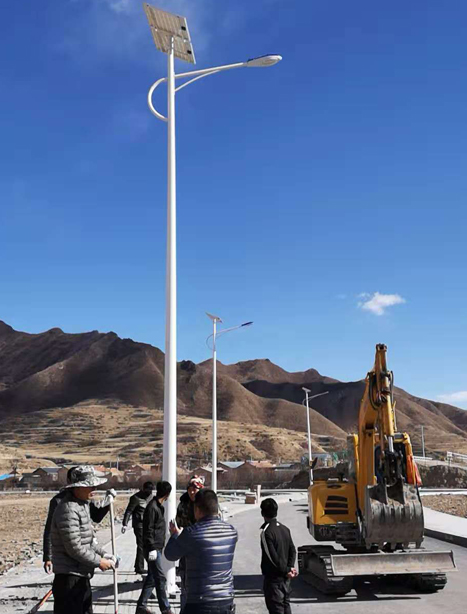 甘南碌曲10米海南藏族太阳能路灯项目