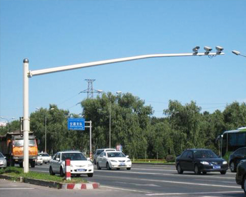 海南藏族监控杆