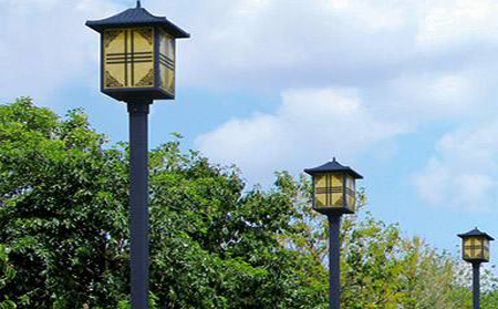 太阳能海南藏族庭院灯怎么选亮度与续航更耐用